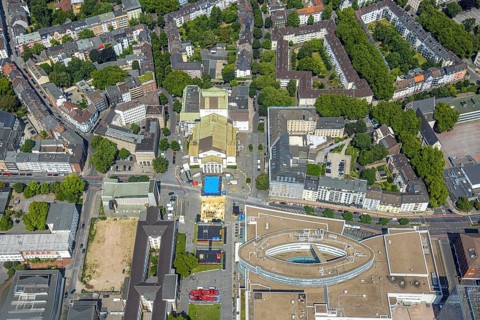 Aerial view, swimming pool in front of the municipal theatre, sandy area for gastronomy, City