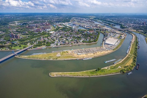 Aerial view, Duisburg harbour general view, Mercatorinsel inland navigation on Vinckekanal and