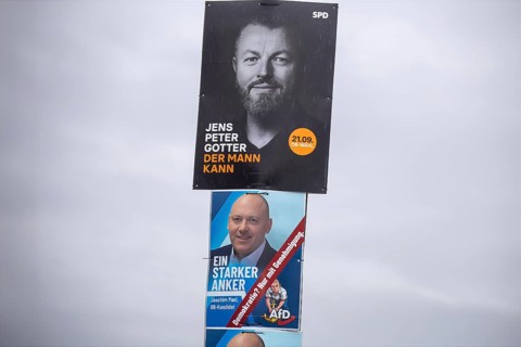 Election posters for the mayoral election in Ludwigshafen: Jens Peter Gotter (SPD) at the top,