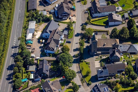 Aerial view, parish church of St Lucia, Oberveischede, Olpe, Sauerland, North Rhine-Westphalia,