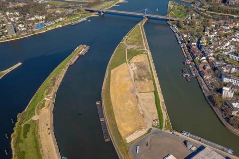 Aerial view, duisport harbour Duisburg, district Ruhrort, Vinckekanal forwarding island and