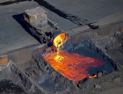 Aerial view, ArcelorMittal Hochfeld GmbH steel wire plant, dumping of red-hot material, Laar,