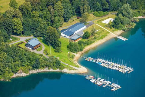 Aerial view, boat landing stage on the Hennesee, Berghausen, Meschede, Sauerland, North