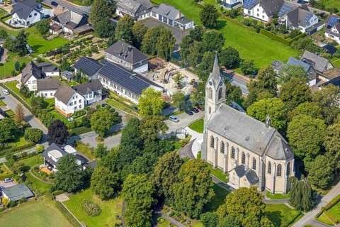 Aerial view, St. Pankratius cath. Church, Raphaelschule Eslohe - Reiste sub-location with solar