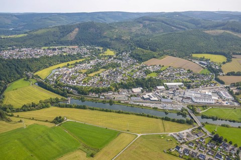 Aerial view, residential area local view district Freienohl, commercial area Bahnhofstraße, water