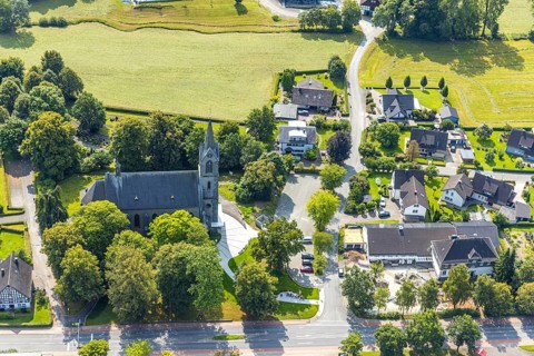 Aerial view, St. Pankratius cath. Church, Raphaelschule Eslohe - Reiste sub-location with solar