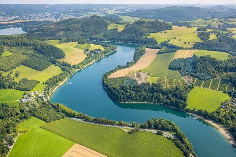 Aerial view, Hennesee and wooded hilly landscape, below H1 am See restaurant with green roof, sandy