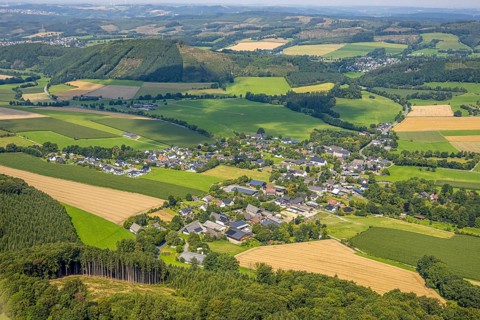 Aerial view, residential area local view district Altenhellefeld, meadows and fields in hilly