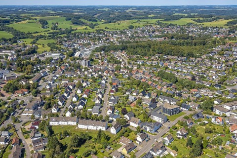 Aerial view, residential area local view around Bachstraße and Am Krähennocken, wooded area with