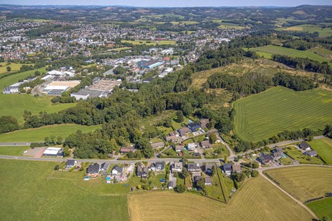 Aerial view, residential area Heednocken and Wilbringhausener Straße, behind the industrial area