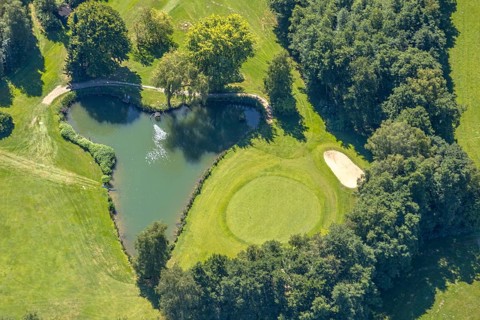 Aerial photo, golf meadow Golfclub Varmert e.V., heart-shaped pond, Elbringhausen, Kierspe,