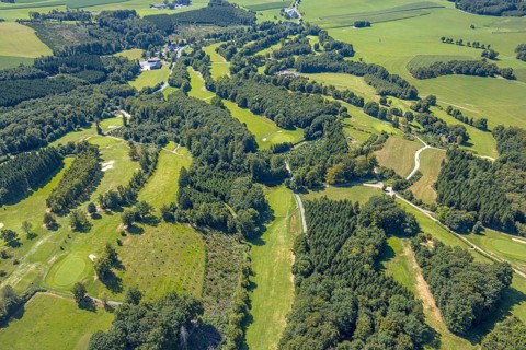 Aerial view, golf meadow Golfclub Varmert e.V. with sand bunker, Elbringhausen, Kierspe, Sauerland,