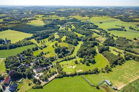 Aerial view, golf meadow Golfclub Varmert e.V. with sand bunker, Elbringhausen, Kierspe, Sauerland,