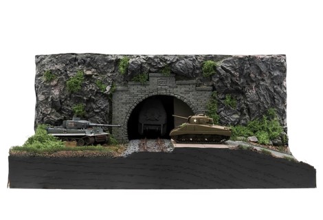 Modelling diorama: Sherman and Tiger at the tunnel