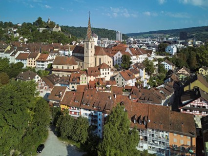 View of the old town with the parish church of Maria Himmelfahrt, behind the ruins of Stein Castle,