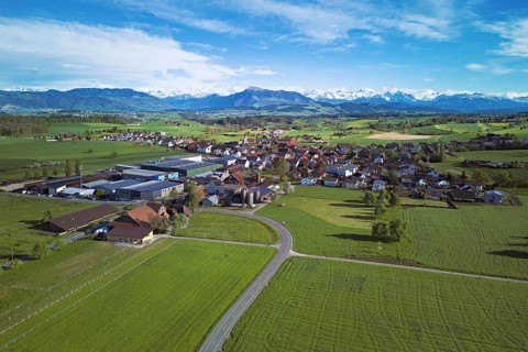 View of the village, in the foreground the industrial area, in the background the Rigi and the