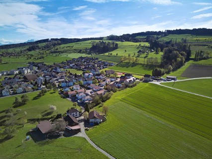 View of the village, behind the Rigi and the snow-covered Alps, Beinwil, Freiamt, Canton, Aargau,