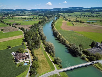 Bridge over the river Reuss, behind the nature reserve Reussspitz, Mühlau, Freiamt, Canton, Aargau,