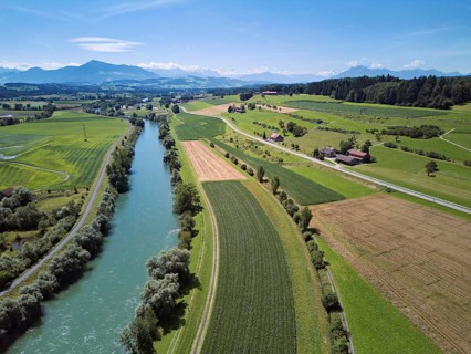 Cultural landscape to the left and right of the river Reuss, Rigi and Pilatus in the background,