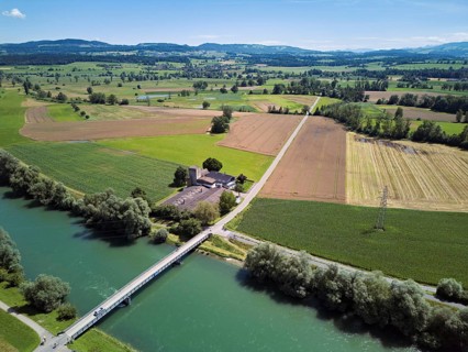 Bridge over the river Reuss, behind the nature reserve Reussspitz, Mühlau, Freiamt, Canton, Aargau,