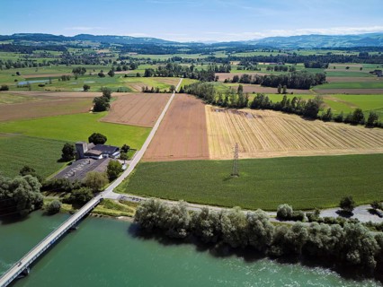 Bridge over the river Reuss, behind the nature reserve Reussspitz, Mühlau, Freiamt, Canton, Aargau,