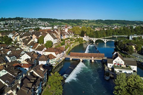 Old town with the tower of the Muri- Amthof, in the centre the weir and the old wooden bridge