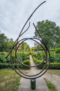 Farm garden with sculpture, Sutthausen Estate, Osnabrück, Lower Saxony, Germany