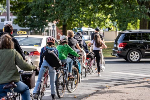 Cycle traffic in Münster, at the intersection of the Ringpromenade, Ludgeristraße to the old town