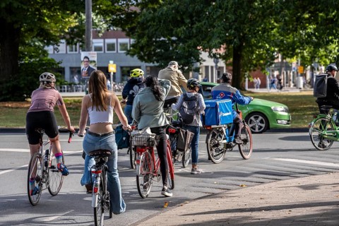 Cycle traffic in Münster, at the intersection of the Ringpromenade, Ludgeristraße to the old town
