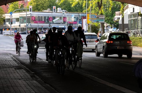 Cycle traffic in Münster, cycle path on Wolbecker Straße, tunnel under the tracks at the main