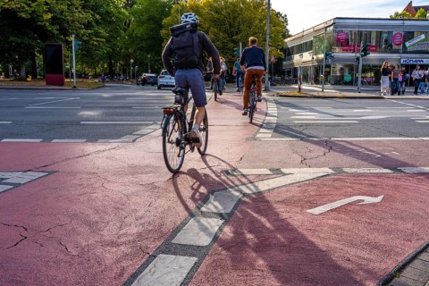 Cycle traffic in Münster, cycle path on Wolbecker Straße, tunnel under the tracks at the main