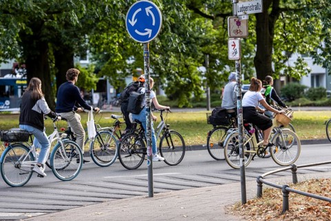 Cycle traffic in Münster, at the intersection of the Ringpromenade, Ludgeristraße to the old town