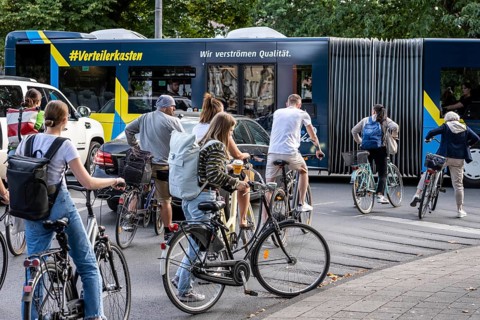 Cycle traffic in Münster, at the intersection of the Ringpromenade, Ludgeristraße to the old town