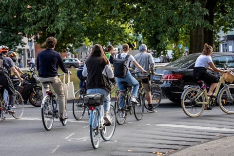 Cycle traffic in Münster, at the intersection of the Ringpromenade, Ludgeristraße to the old town