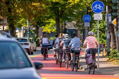 Cycle traffic in Münster, Warendorf Straße, broadly marked red asphalt as cycle path, cycle lane,