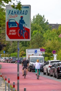 Cycling in Münster, cycle lane, Goldstraße, red asphalt and pictograms indicate to motorists that