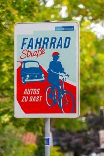 Cycling in Münster, cycle lane, Goldstraße, red asphalt and pictograms indicate to motorists that