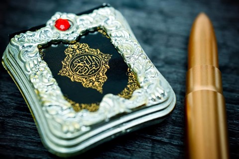 Koran and rifle cartridge, symbolic photo Islamism