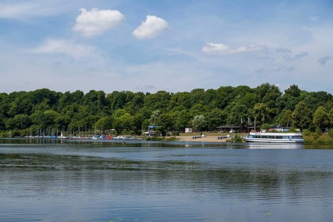 Excursion boat and boats at Heveney harbour, Oelbach, Lake Kemnader, Witten, Ruhr area, North