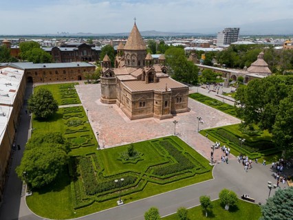 An impressive church with surrounding gardens, in the centre of visitors and urban surroundings,