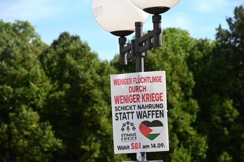 Posters for the North Rhine-Westphalia municipal election campaign in Bonn around the Hofgarten in
