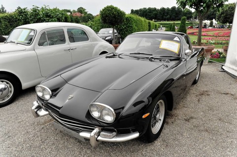 Lamborghini 400 GT, classic car, black sports car in a classic exhibition scene from the side,