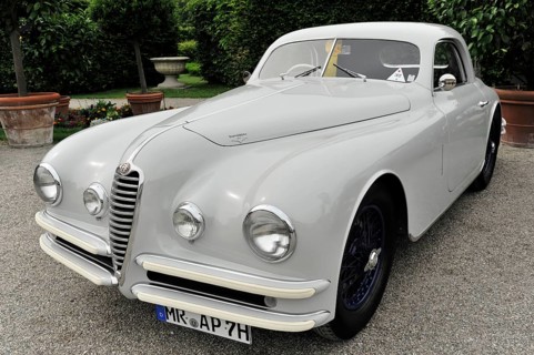 Alfa Romeo 6C 2500 SS Touring, classic car, grey retro sports car model with elegant lines at a car