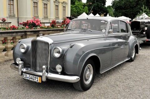 Bentley, Classic car, Elegantly presented on a gravel track, Retro Classics meets Baroque,