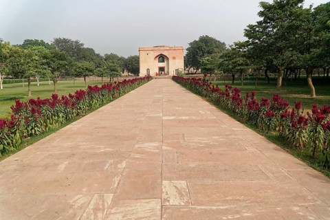 Mausoleum of Itimat-ud-Daula, Tomb, Agra, Uttar Pradesh, India, Asia, Wide path leading to a
