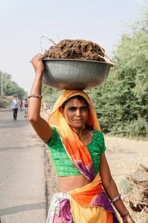 Kota, Rajasthan, North India, Asia, A woman carries a large bowl on her head, dressed in