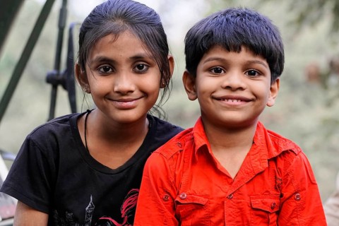 Ranthambhore Tiger Reserve, Sawai Madhopur, Kota, Rajasthan, North India, Asia, Two children smile