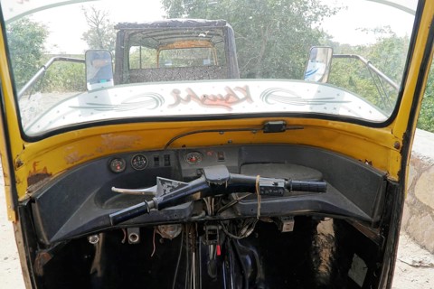 Kota, Rajasthan, North India, Asia, View through the windscreen of an old, worn vehicle, India