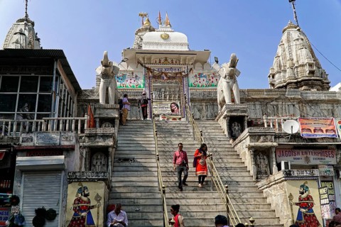 Entrance to Jagdish Temple, Udaipur, People climbing the steps to a temple flanked by statues under