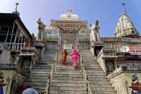 Entrance to Jagdish Temple, Udaipur, People climbing the steps to a temple flanked by statues under